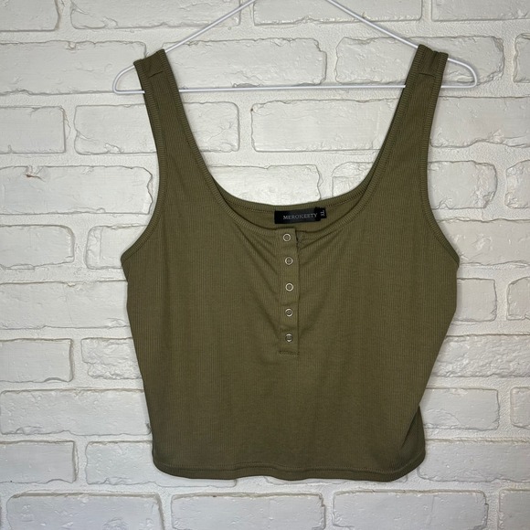 Tops - NWOT Green Snap Front‎ Ribbed Cropped Tank Top Women's size XL